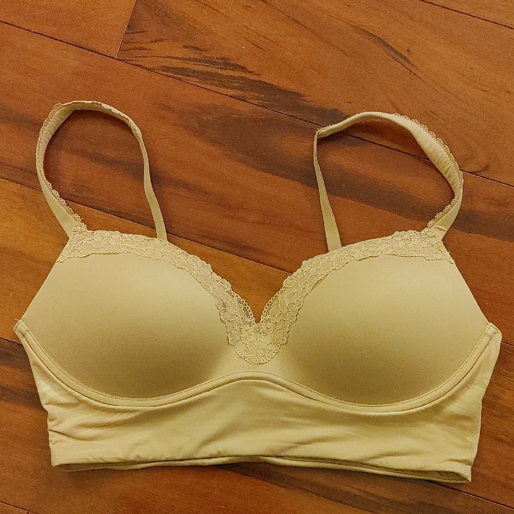 Victoria's Secret Cream Lace Bra Padded No-Wire 36C